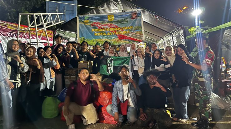 HMI Cabang Jayapura Komisariat Ekonomi dan Bisnis Salurkan Donasi untuk Korban Kebakaran Dok V